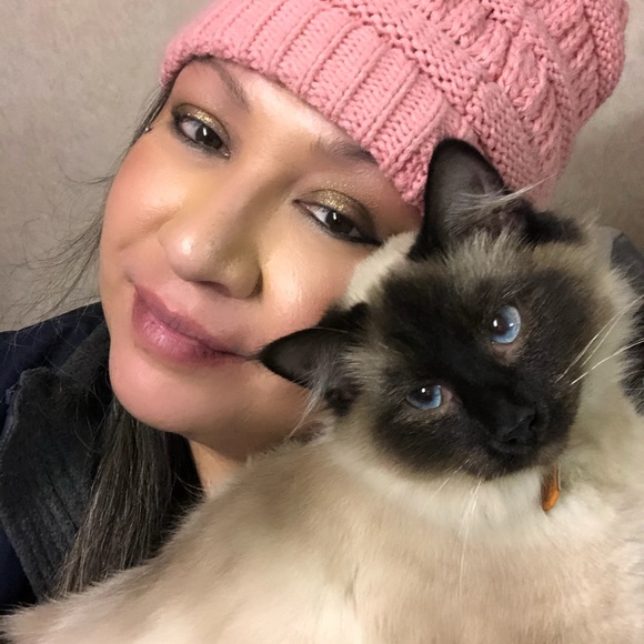 Meet your Posher, Nichole - Picture 2 of 2